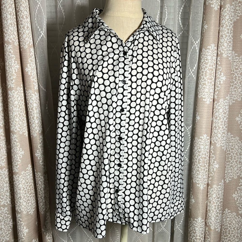 Chico’s Black & White Polka Dot Button Down Shirt – Size 2 (Large/12)